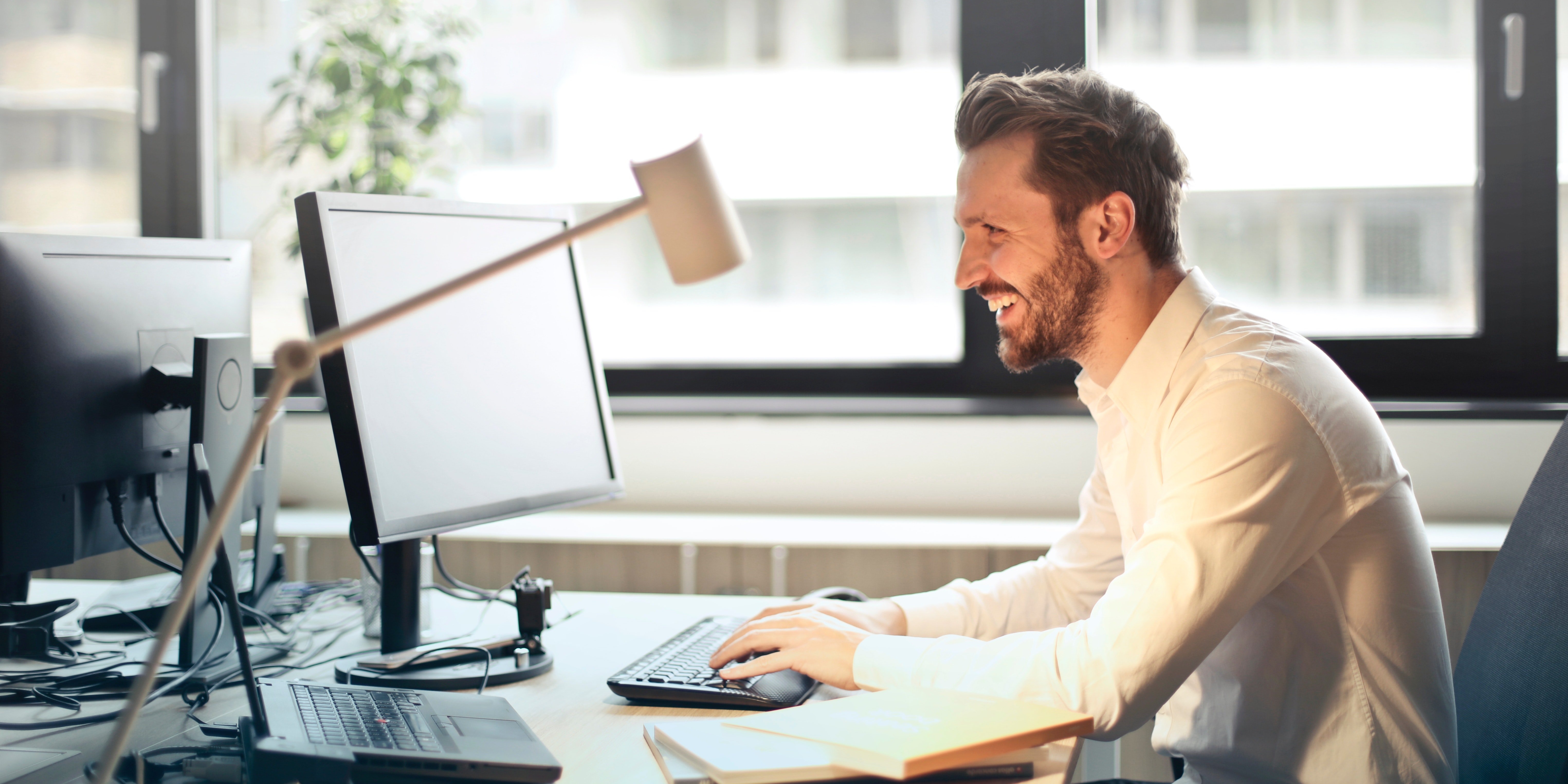 salesperson using video email in sales process